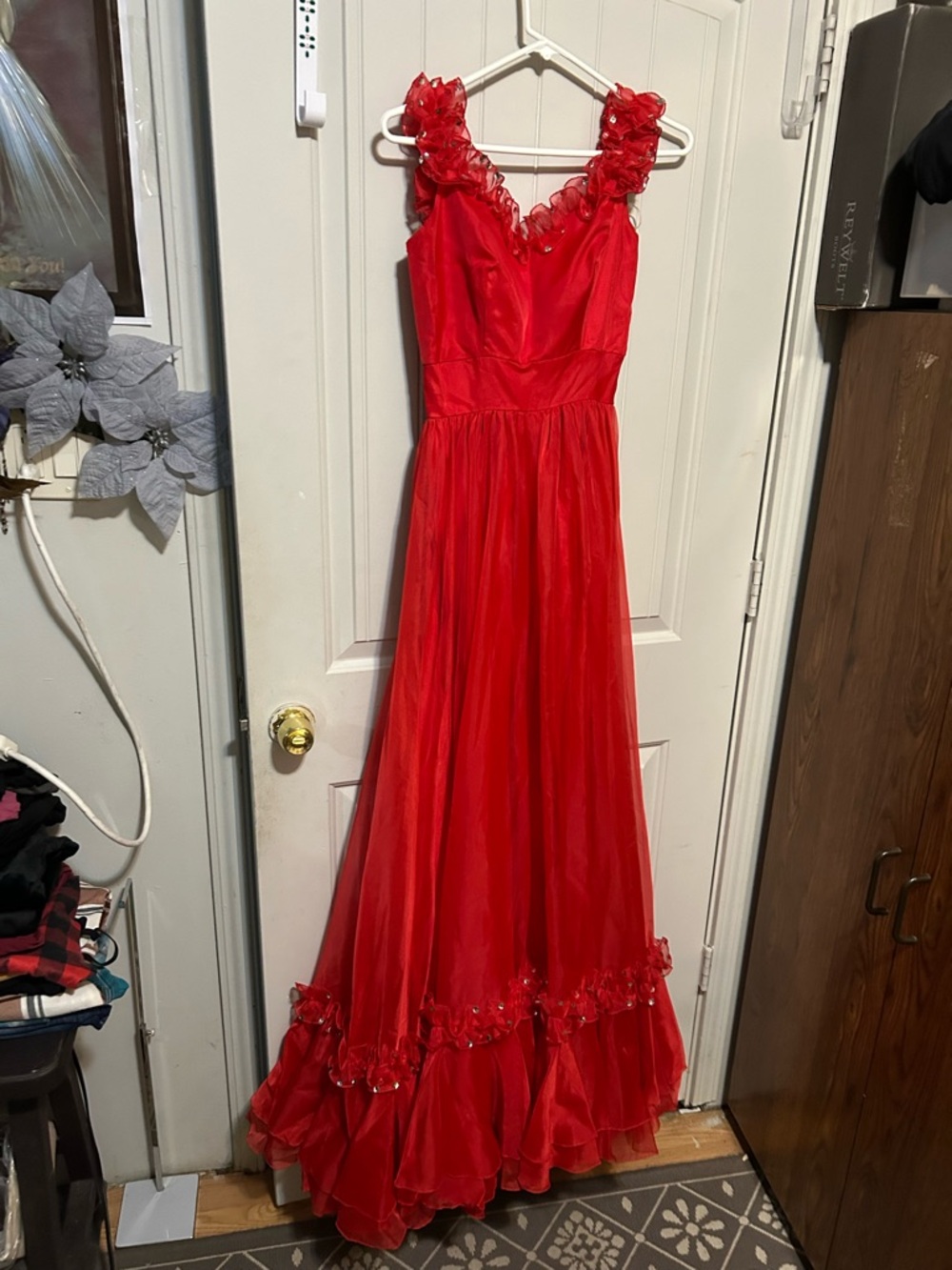 Red Floral-Trim V-Neck Evening Gown - Picture 4 of 10
